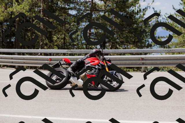 202506281135-_04A4582_c3_