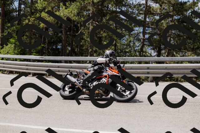 202506281135-_04A4585_c3_