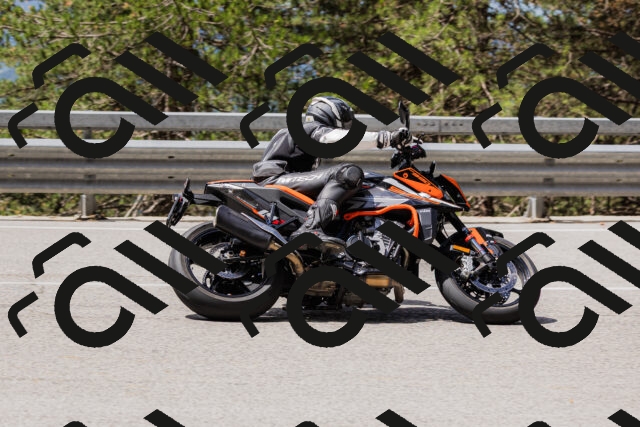 202506281135-_04A4586_c3_