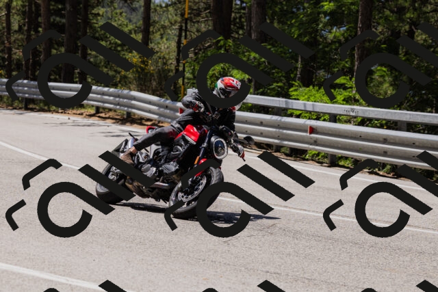 202506281155-_04A4726_c3_