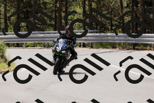 202506281157-_04A4765_c3_