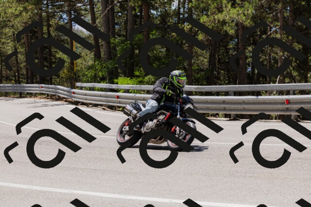 202506281211-_04A4858_c3_