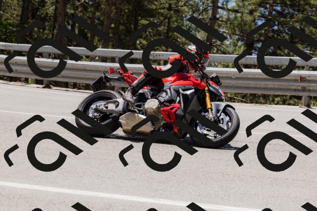 202506281241-_04A5093_c3_