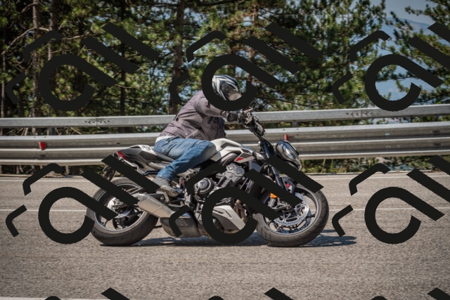 20250706104909-_5008157_am_