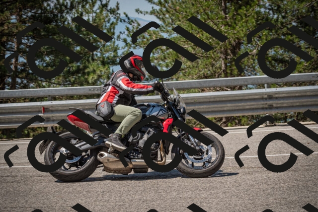 20250706111811-_5008376_am_