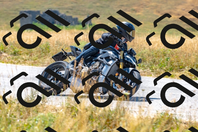 20250706110240_-R023533_r2