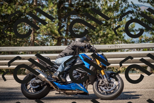 20250712100023-_5001871_am_