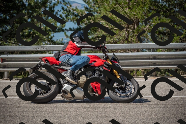 20250712103300-_5002120_am_