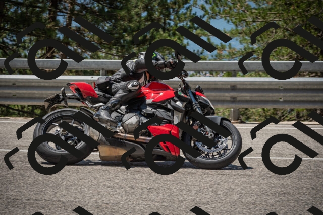 20250712114953-_5003001_am_