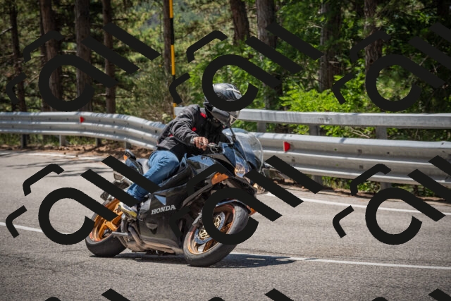 20250712120320-_5003201_am_