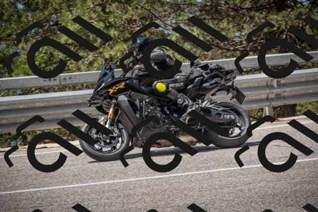 20250712121145-_5003317_am_