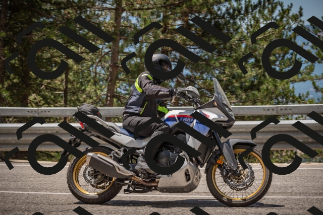 20250712121240-_5003330_am_