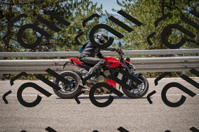 20250712122642-_5003482_am_