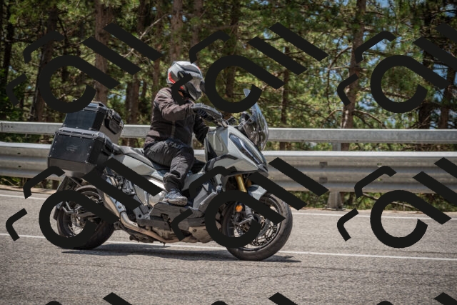 20250712123401-_5003568_am_