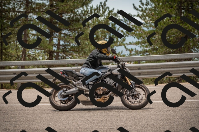 20250712124232-_5003683_am_