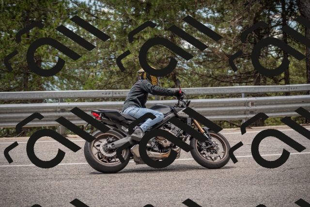 20250712124232-_5003684_am_