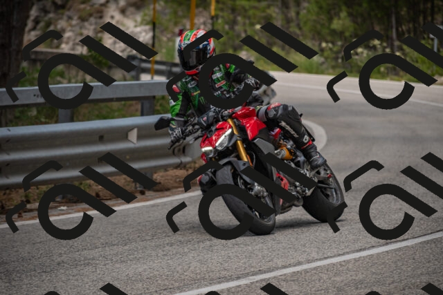 20250712125906-_5003852_am_