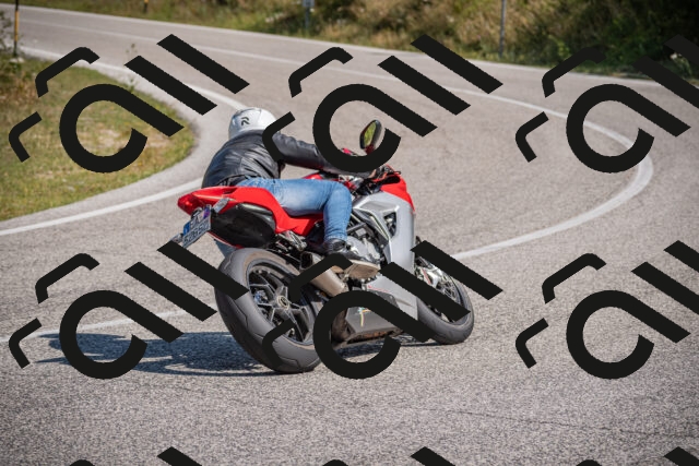 20250719103043-_5004492_am_