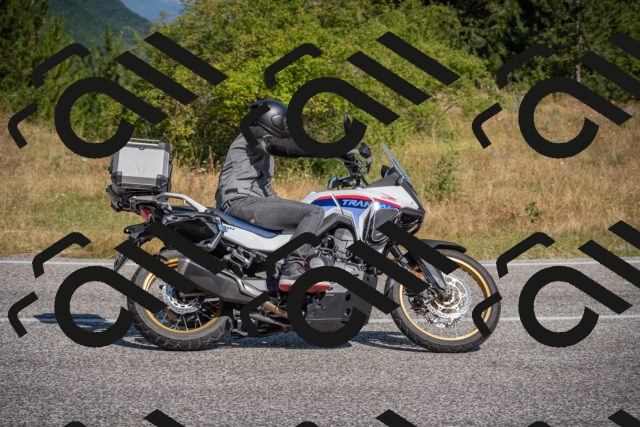 20250719103124-_5004516_am_