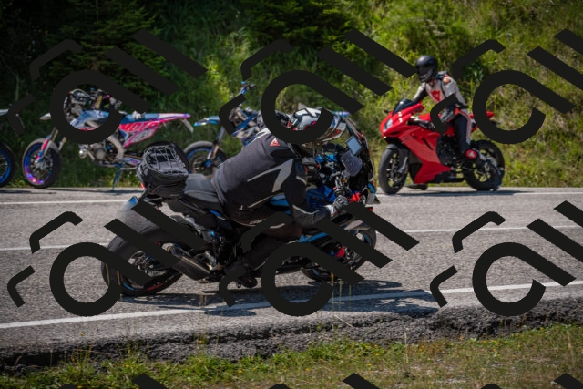 20250719120003-_5005905_am_