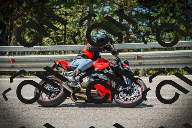 202507191200-DSC03936_c1_