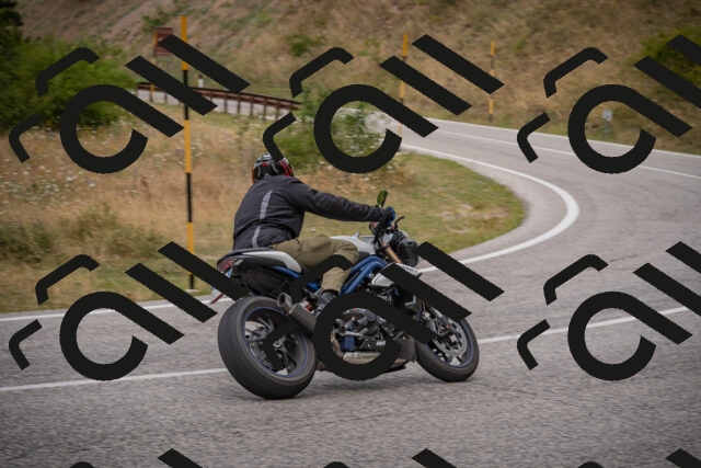 20250726105613-_5000248_am_