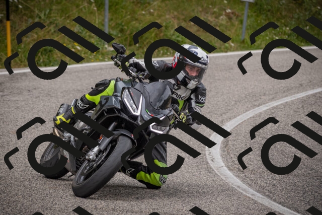 20250726111143-_5000319_am_