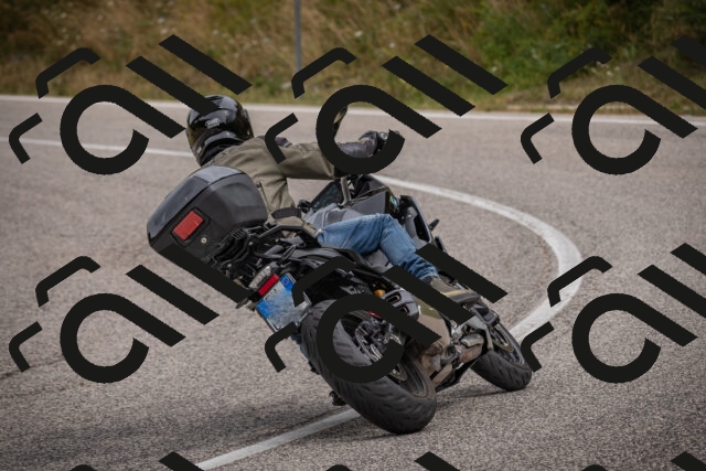 20250726111444-_5000336_am_