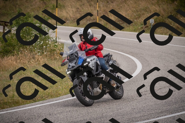 20250726112212-_5000430_am_