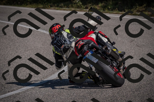 20250802105202-_5004779_am_