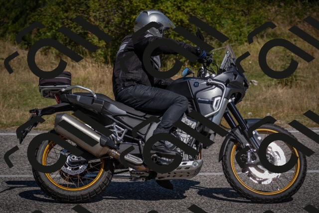 20250802105346-_5004790_am_