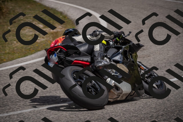 20250802115253-_5005884_am_