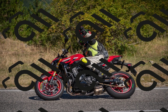 20250809103100-_5009837_am_