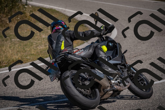 20250809104647-_5009899_am_