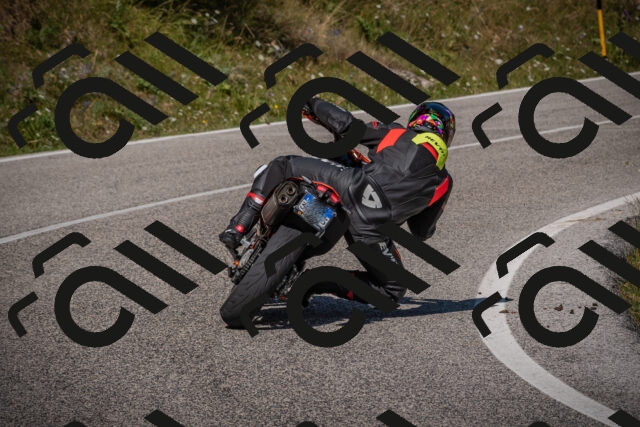 20250809105256-_5009972_am_