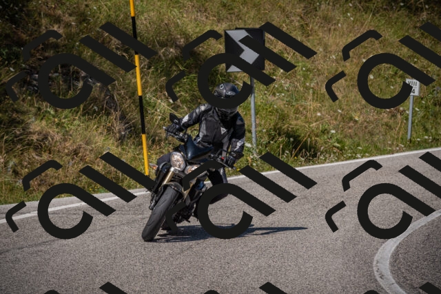 20250809111252-_5000177_am_