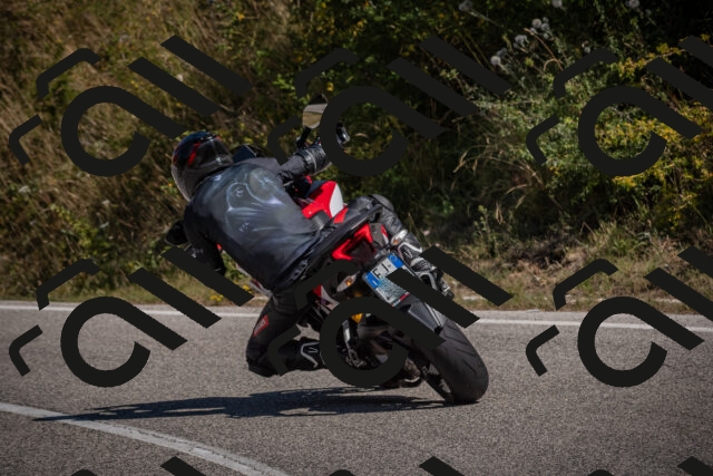 20250809112412-_5000252_am_