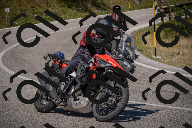 20250809112553-_5000258_am_