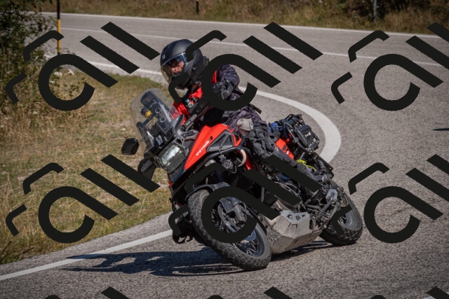 20250809112758-_5000277_am_