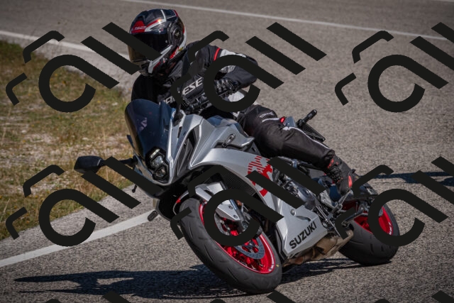 20250809113542-_5000326_am_