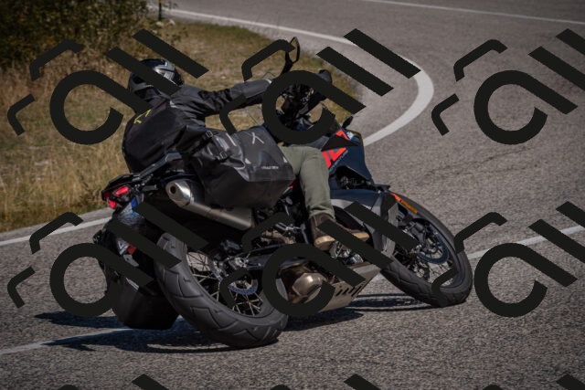 20250809113827-_5000360_am_