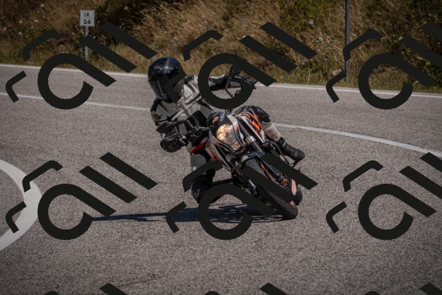 20250809114027-_5000379_am_