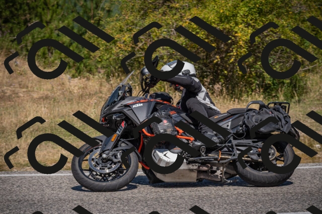 20250809114105-_5000406_am_