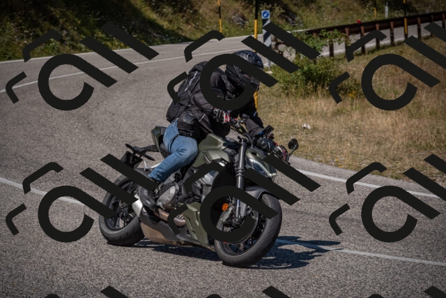 20250809120922-_5000767_am_