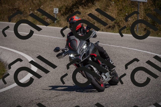 20250809121203-_5000816_am_