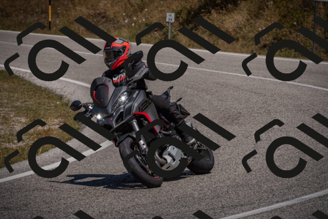 20250809121203-_5000817_am_