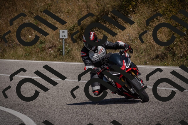 20250809121210-_5000820_am_