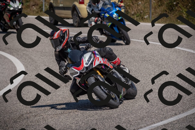 20250809121213-_5000823_am_