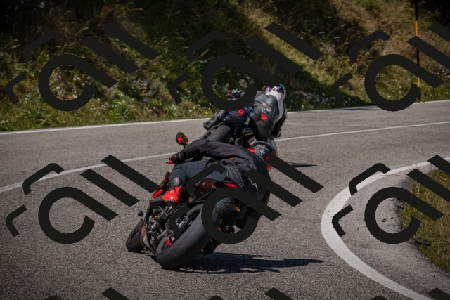 20250809121217-_5000833_am_