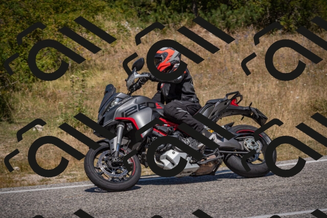 20250809121444-_5000886_am_